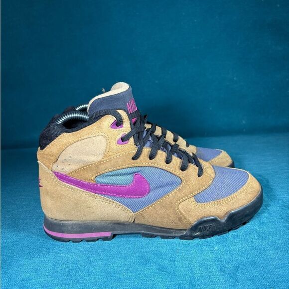 Size 7.5M/9Women - Nike Vintage Caldera boots - Picture 3 of 6